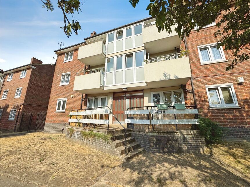 Flat Well Hall Road in Greater London
