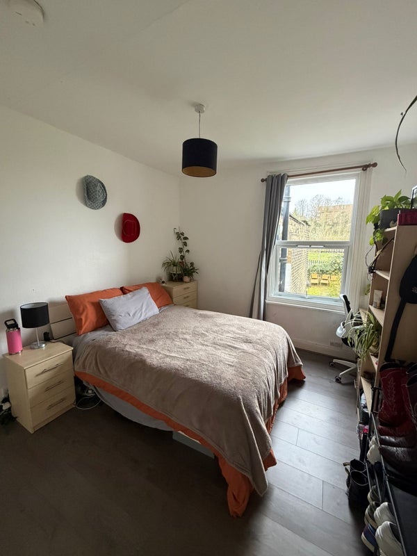 Room Wightman Road in Greater London