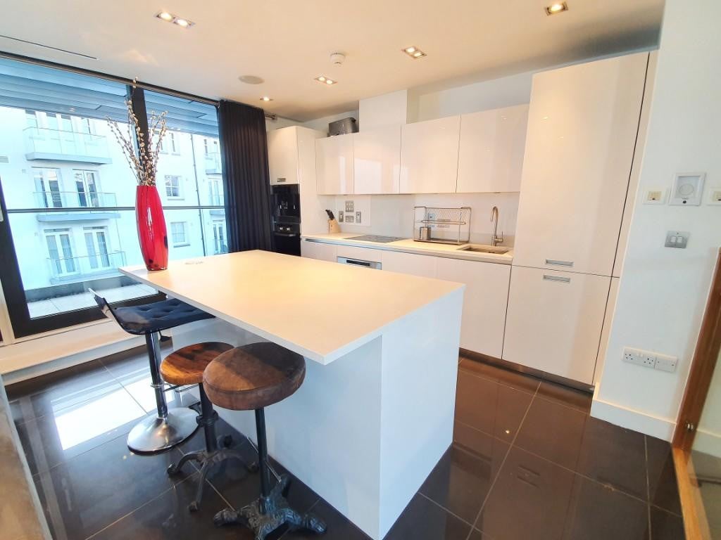 Flat East Tenter Street in Greater London