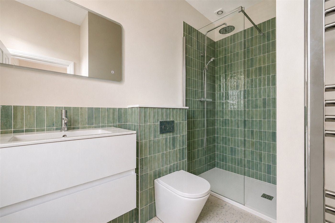 Flat Radipole Road in Greater London