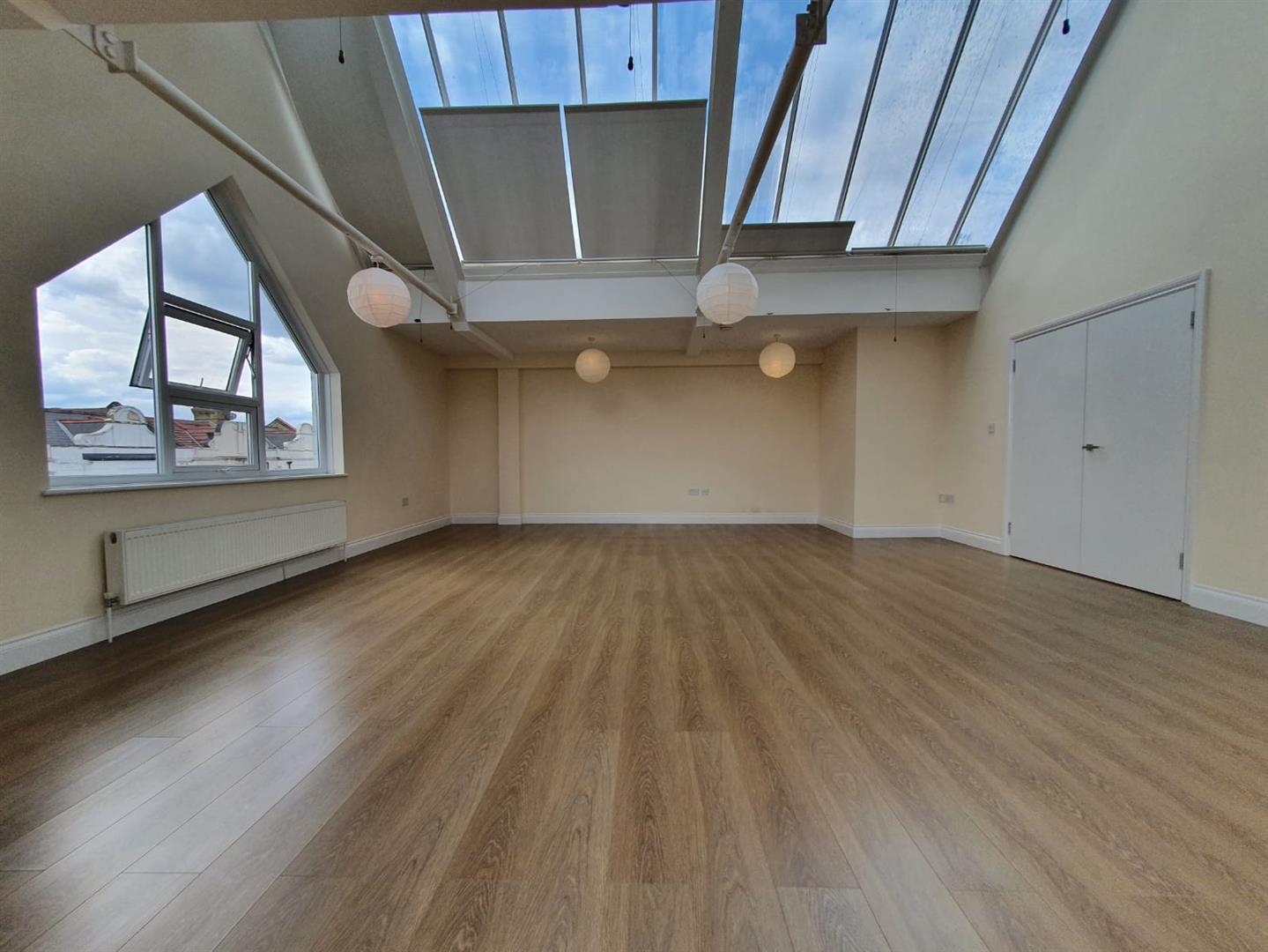 Flat Askew Road in Greater London
