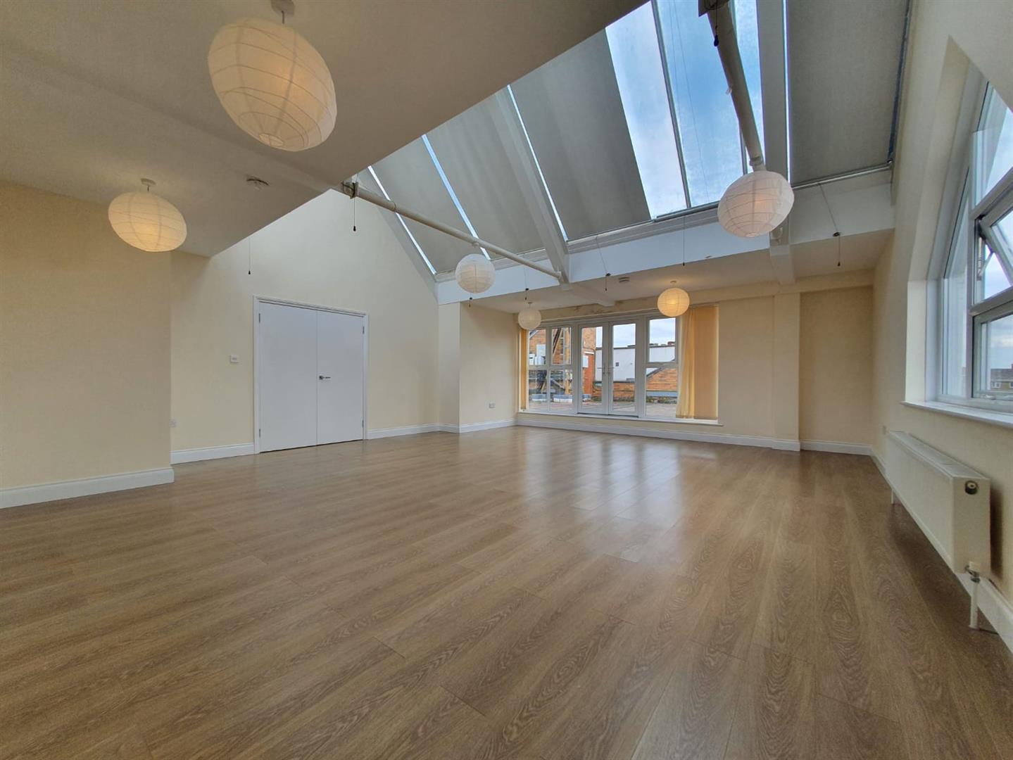 Flat Askew Road in Greater London