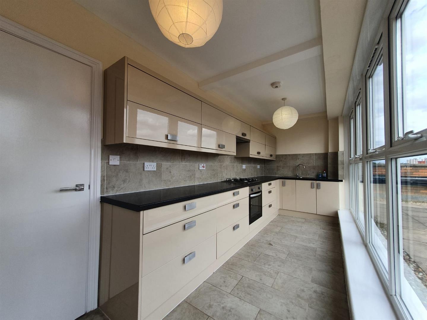 Flat Askew Road in Greater London