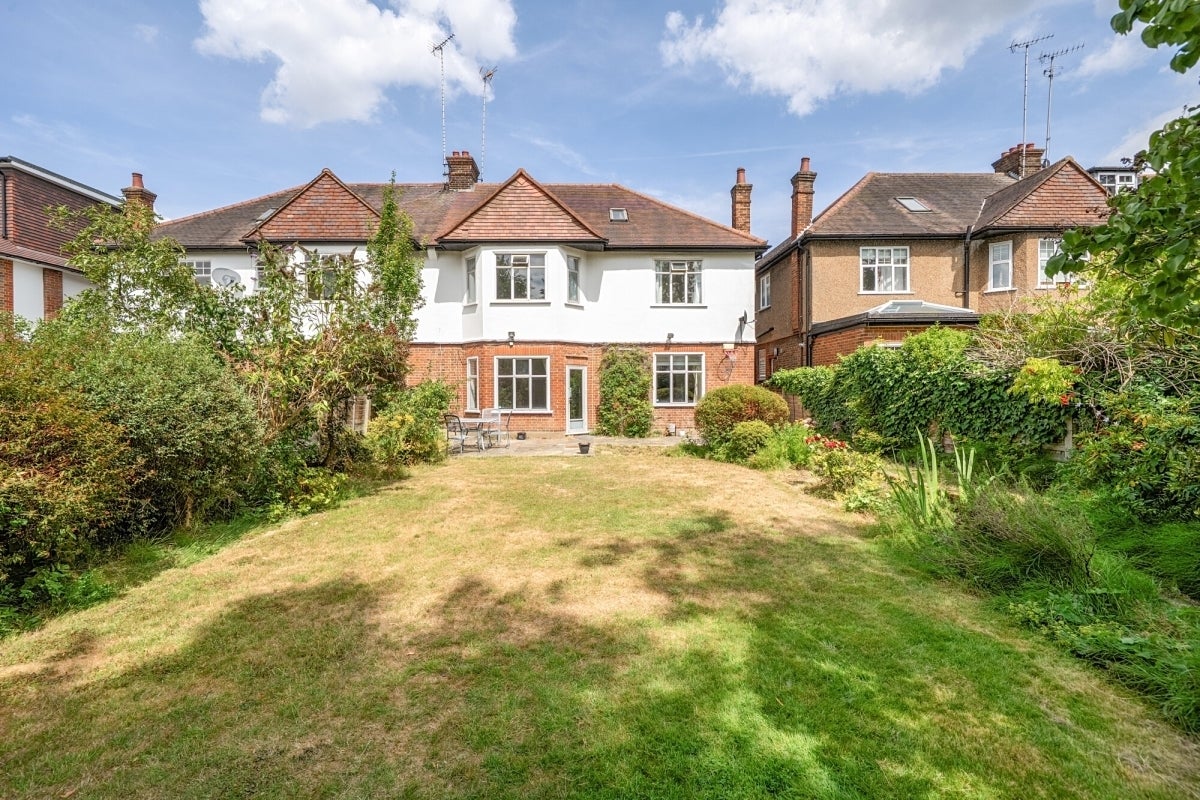 House Bancroft Avenue in Greater London