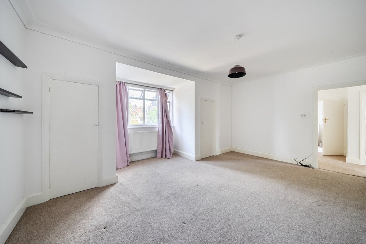 House Bancroft Avenue in Greater London