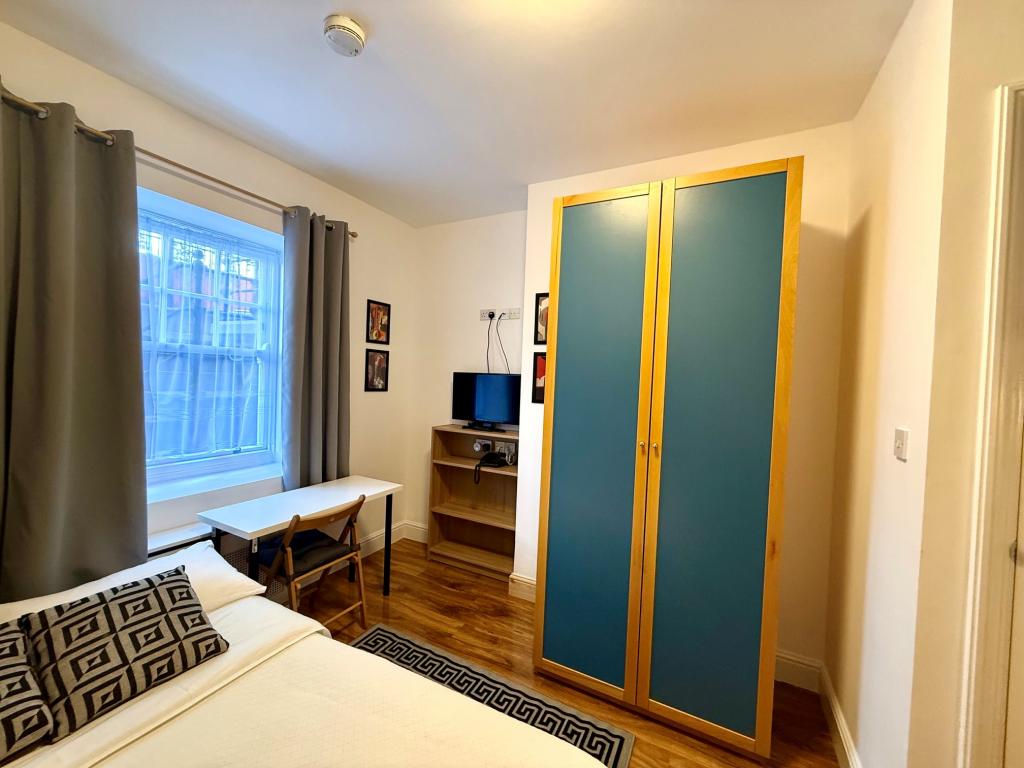 Flat Fulham Palace Road in Greater London