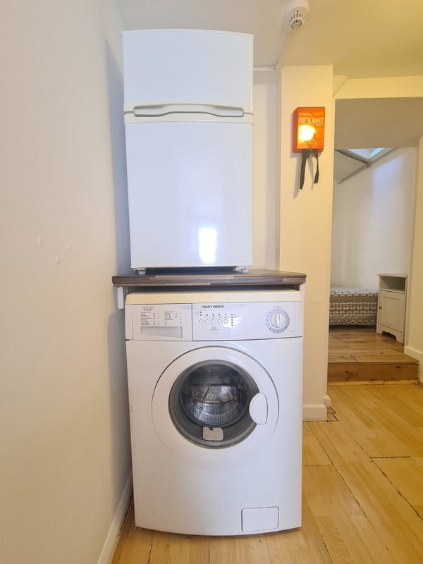 Flat Adelaide Grove in Greater London