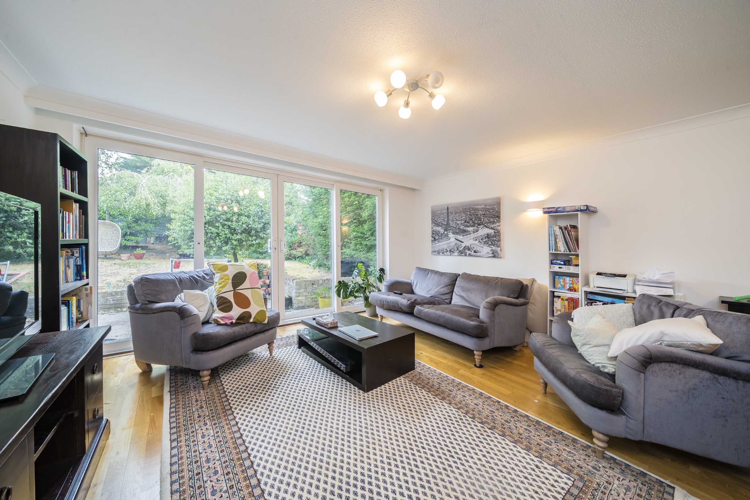 House Lincoln Avenue in Greater London