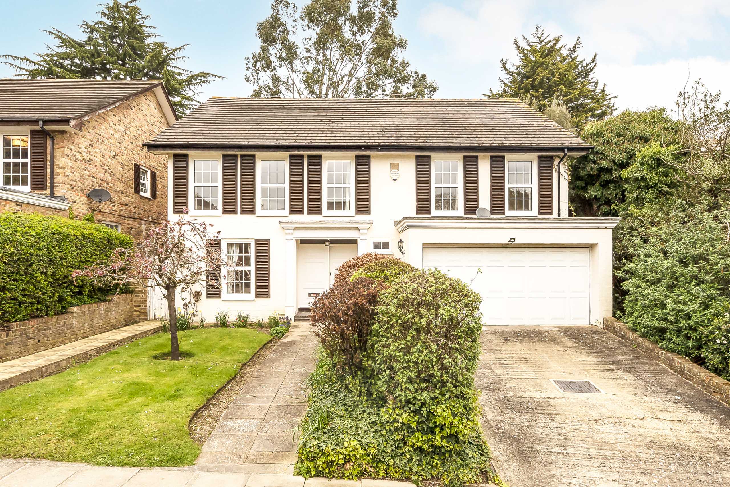 House Lincoln Avenue in Greater London