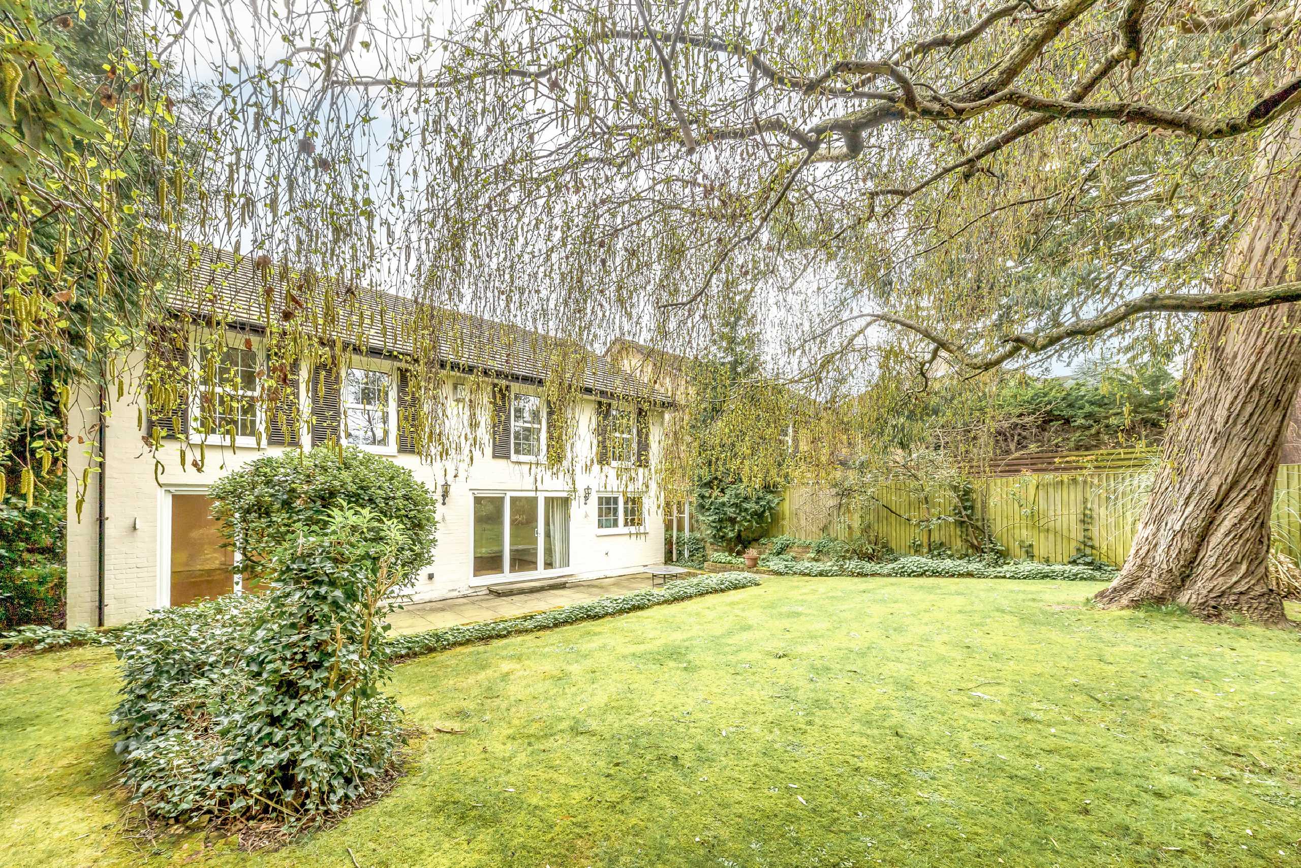 House Lincoln Avenue in Greater London