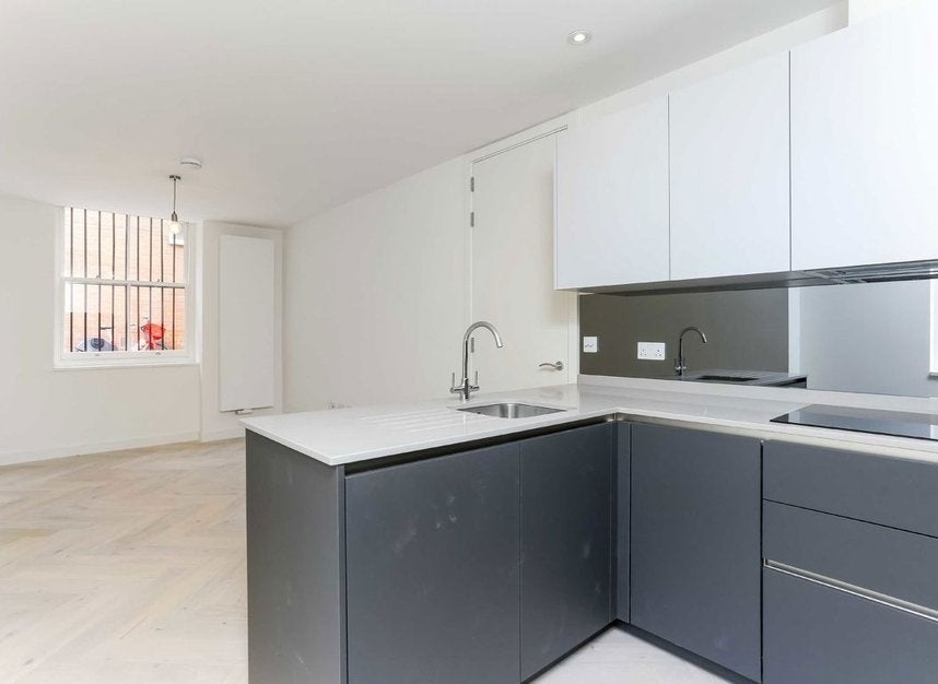 Flat Farringdon Road in Greater London