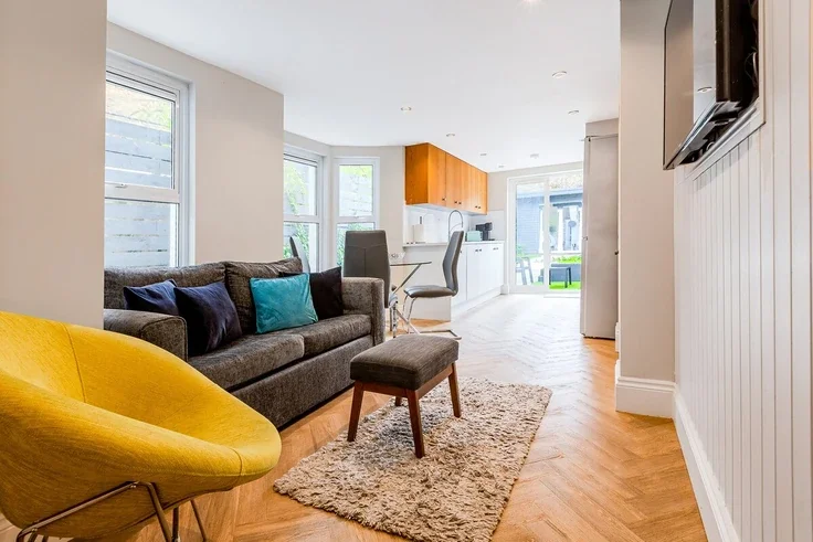 Flat Kilburn Park Road in City of Westminster