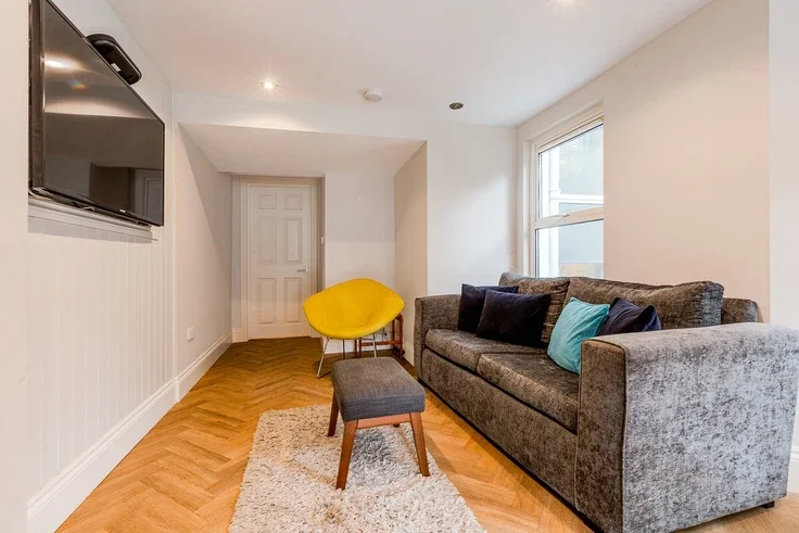 Flat Kilburn Park Road in City of Westminster
