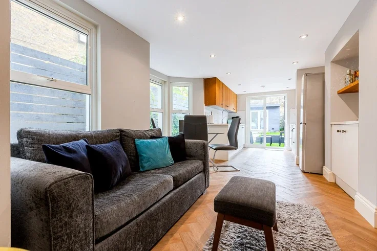 Flat Kilburn Park Road in City of Westminster