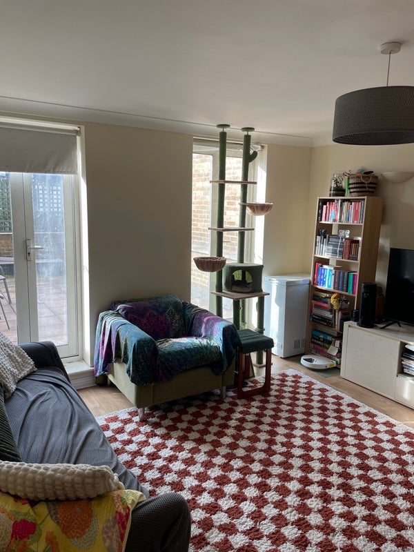 Flat Lee High Road in Greater London