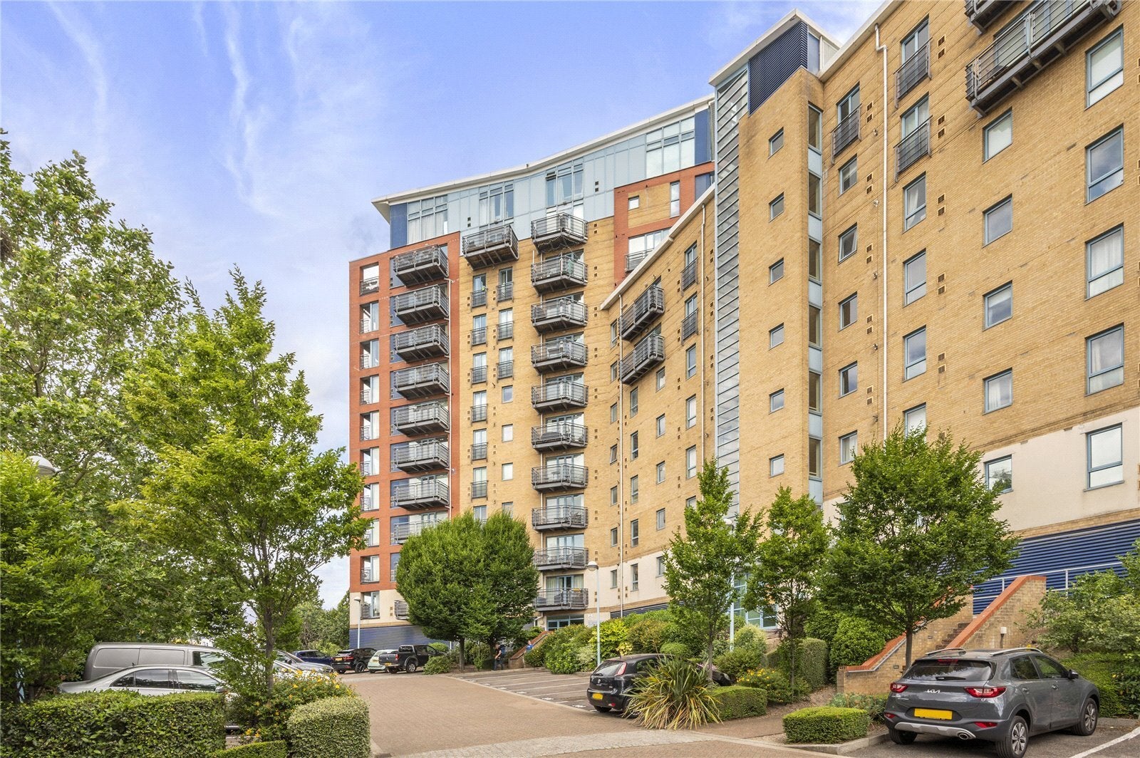 Flat Hanover Avenue in Greater London