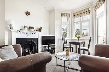 Flat Rosendale Road in Greater London