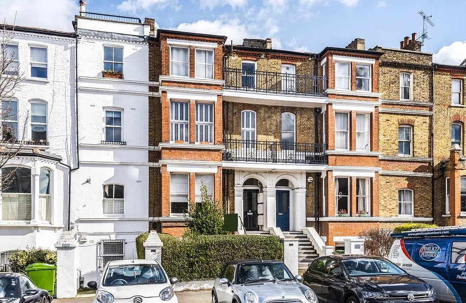 Flat Rosendale Road in Greater London
