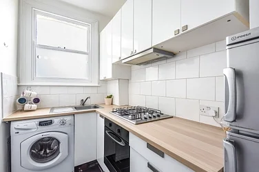 Flat Rosendale Road in Greater London