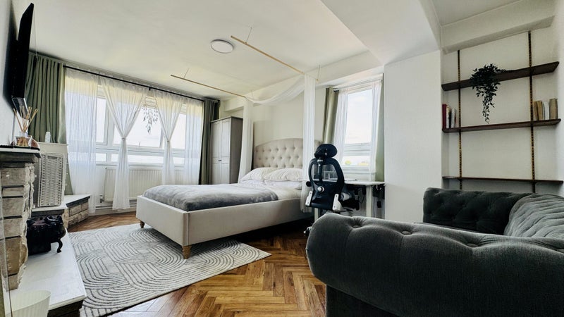 Room Leather Lane in Greater London