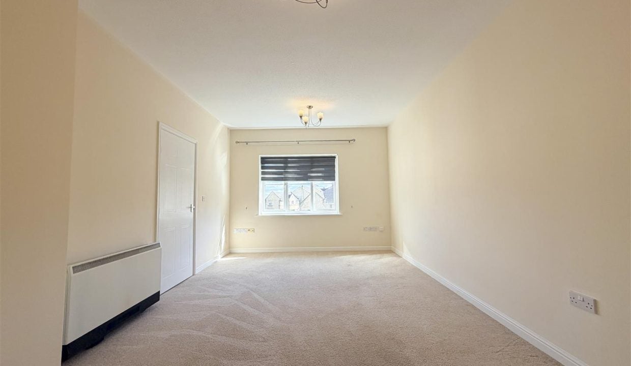 Flat Wadsley Court in Sheffield