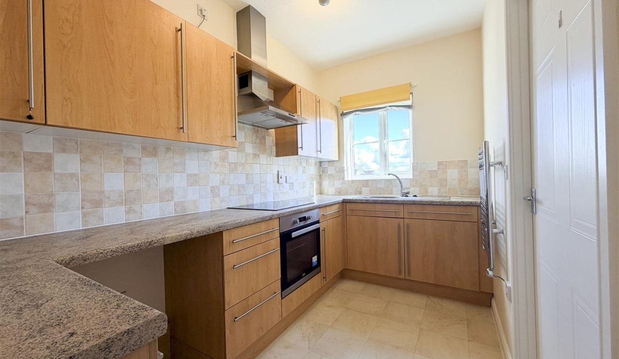 Flat Wadsley Court in Sheffield