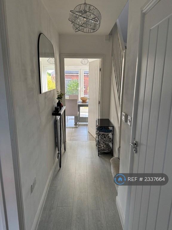 Room Downing Close in Ellesmere Port