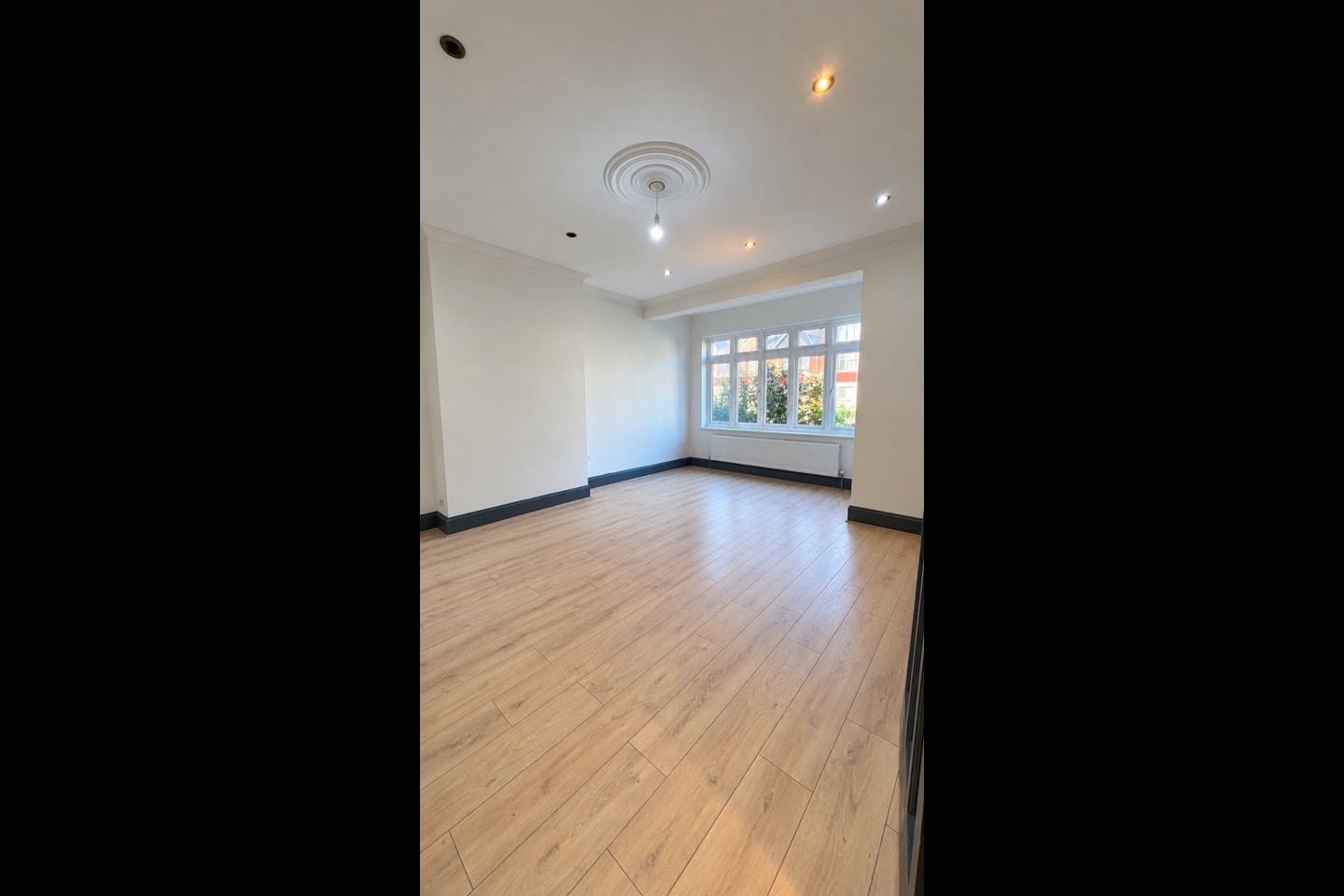 Flat Breamore Road in Greater London