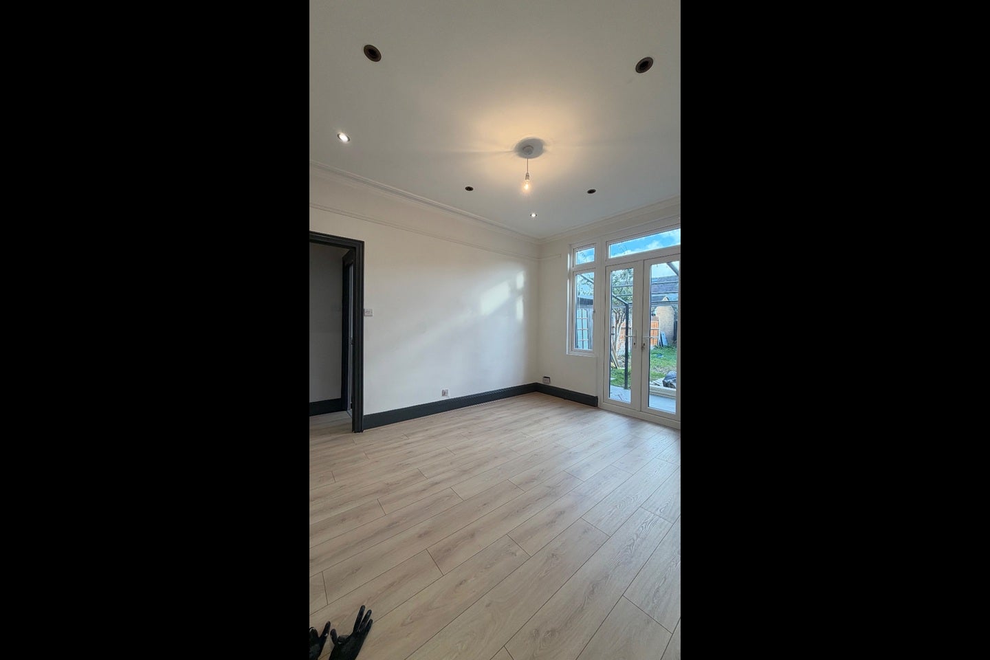 Flat Breamore Road in Greater London