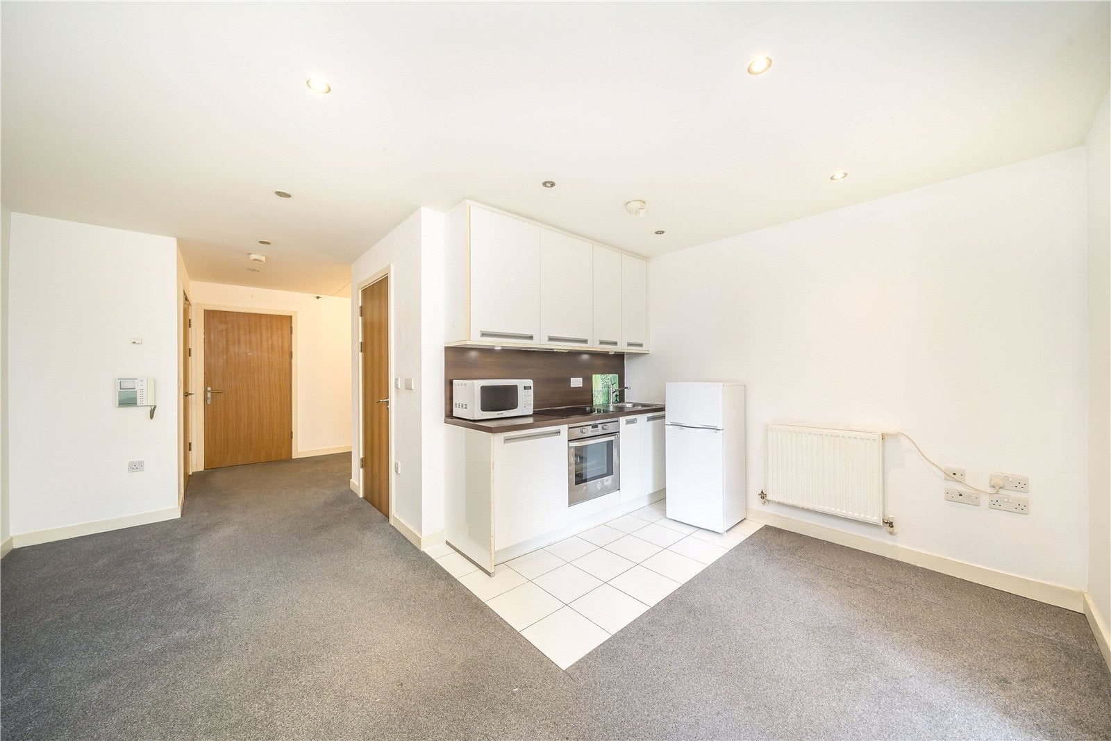 Flat Rossett Way in Greater London