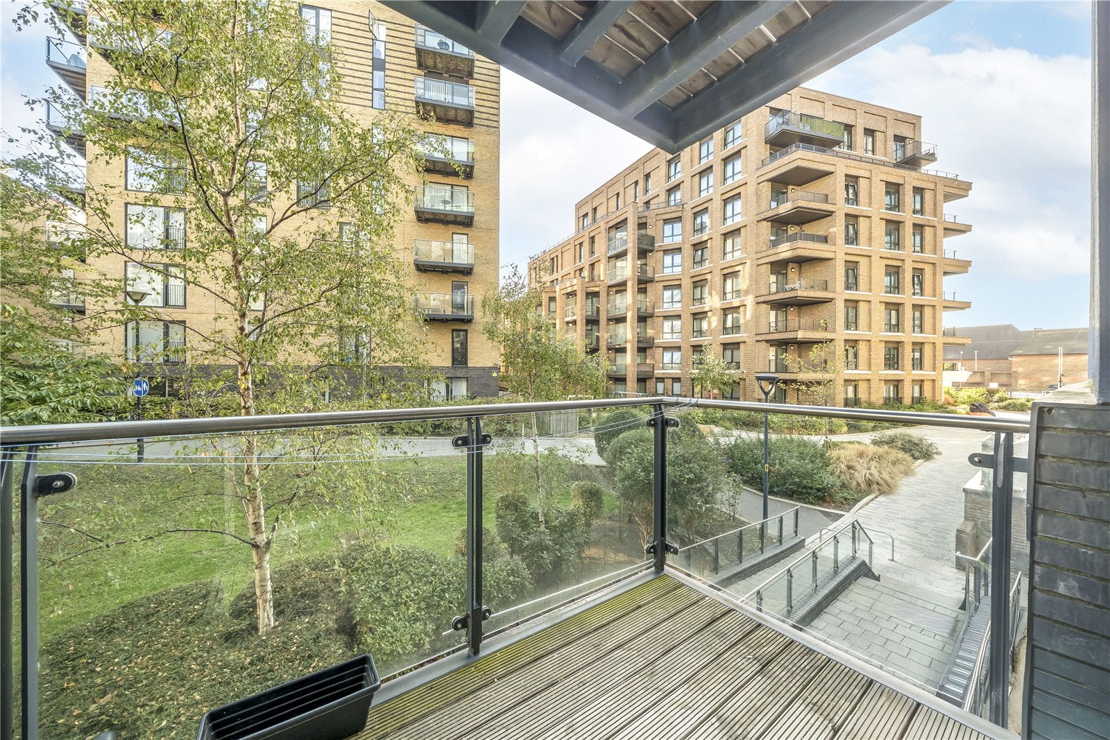 Flat Rossett Way in Greater London