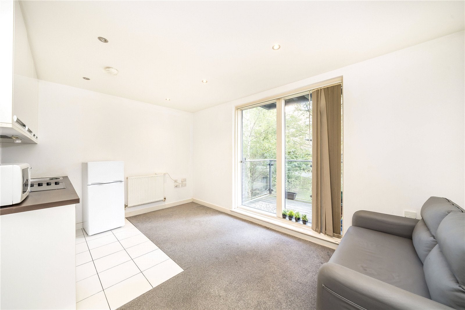 Flat Rossett Way in Greater London
