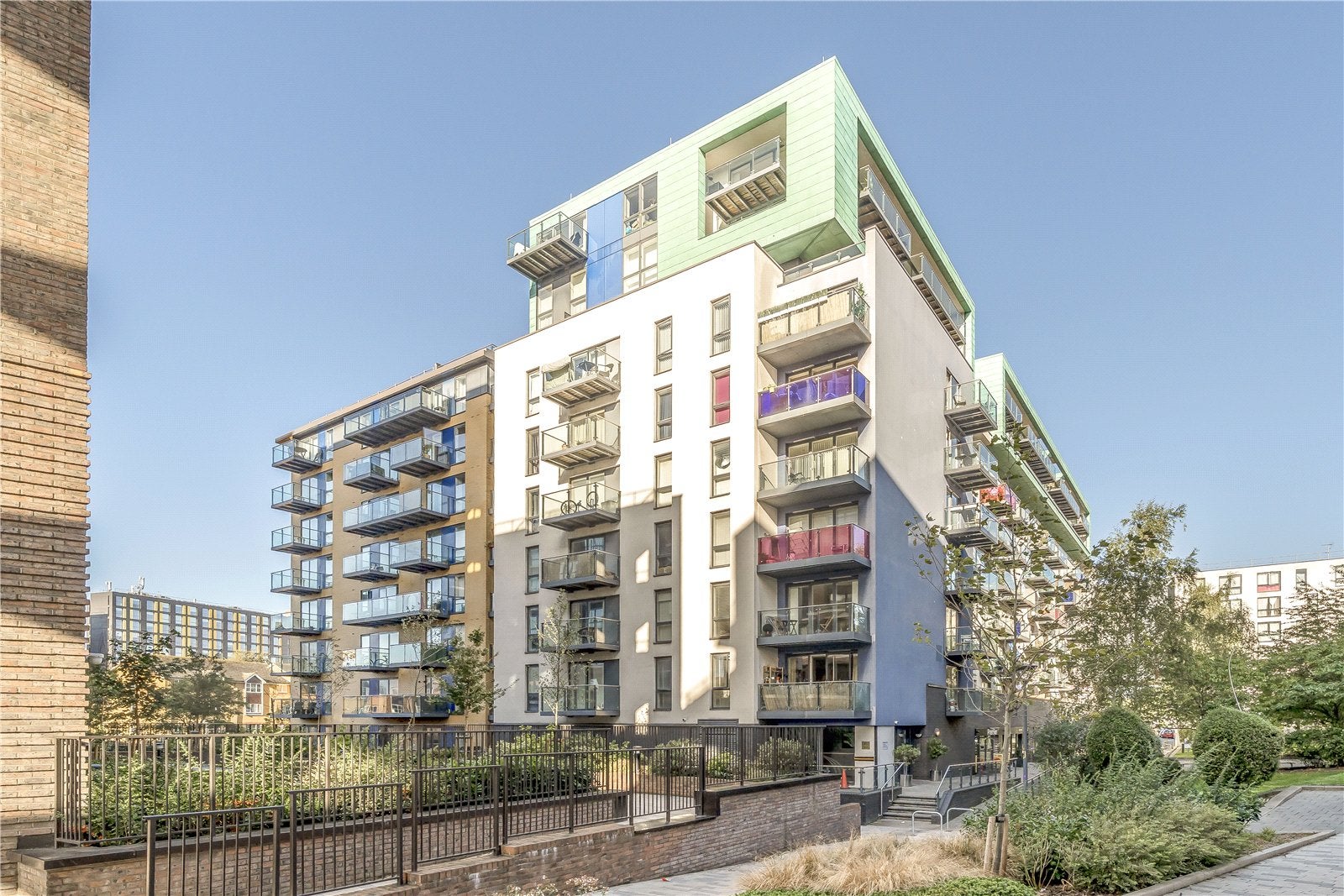 Flat Rossett Way in Greater London