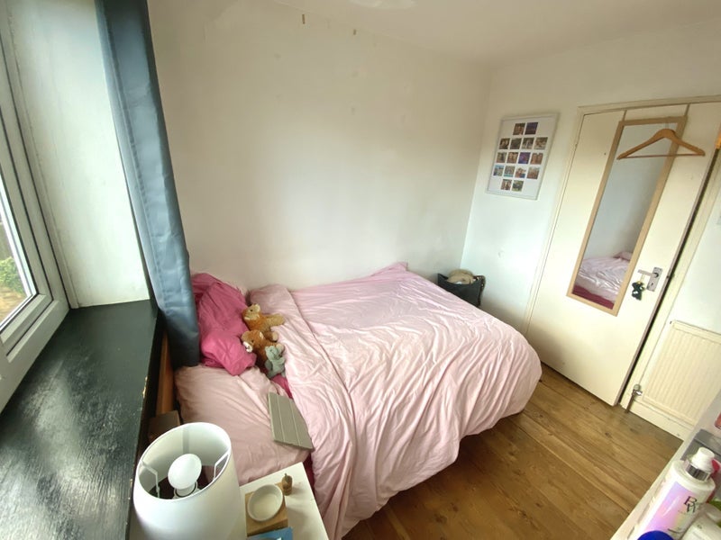 Room Wanley Road in Greater London