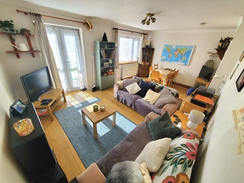 Room Wanley Road in Greater London