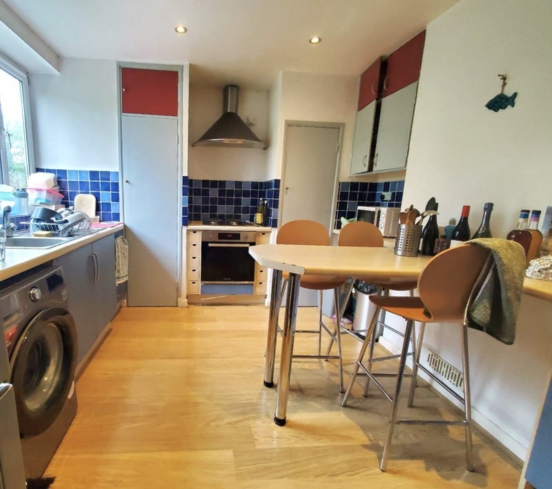 Room Wanley Road in Greater London
