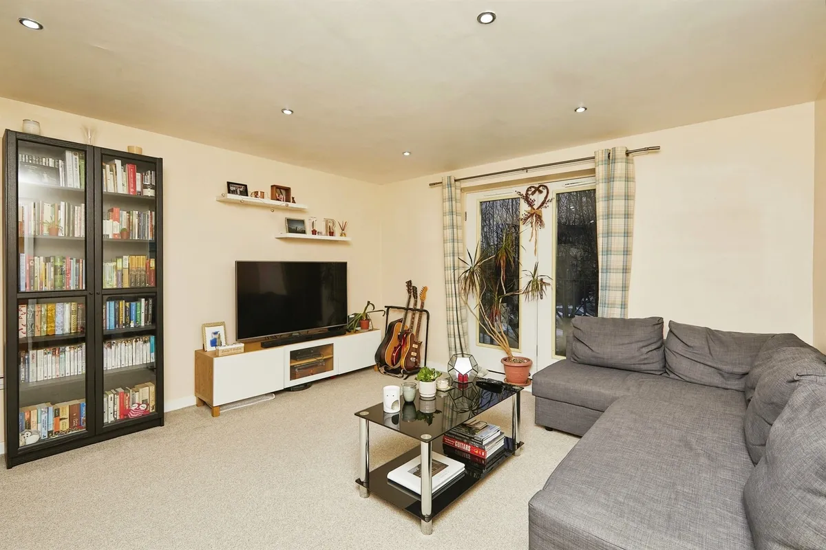 Flat Grangeover Way in Derby