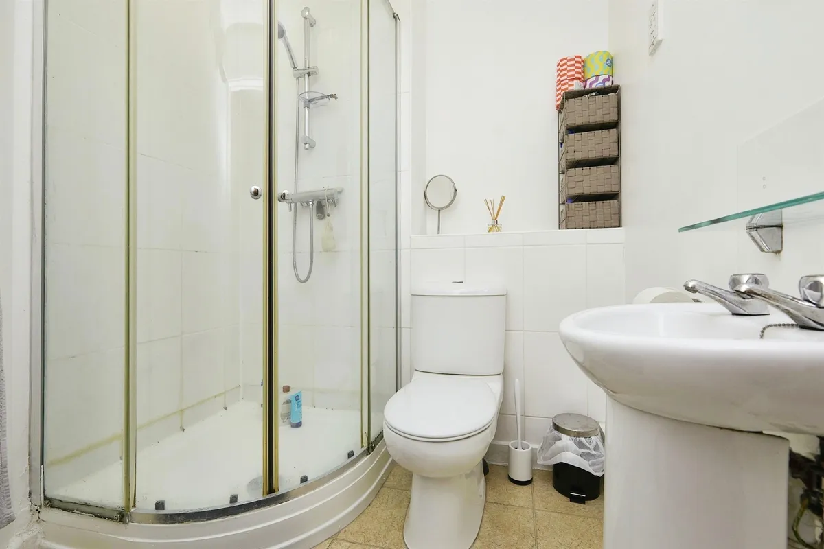 Flat Grangeover Way in Derby