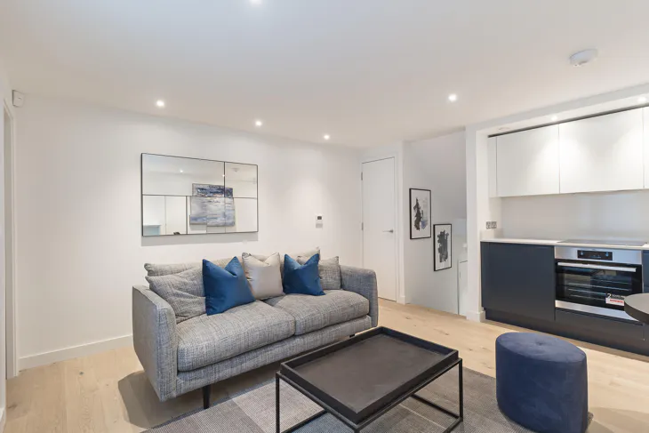Flat Radnor Walk in Greater London