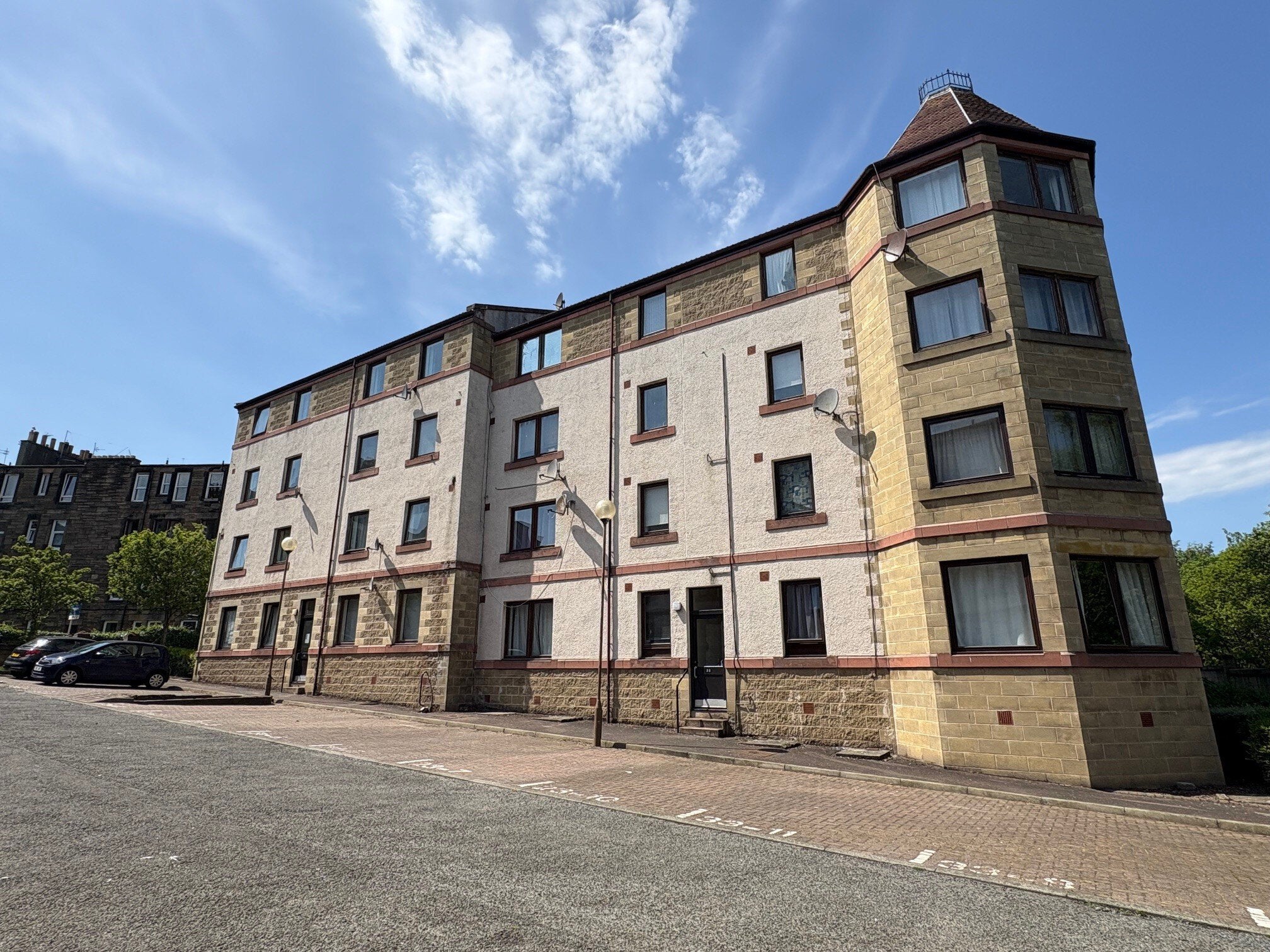 Flat Dalgety Road in City of Edinburgh