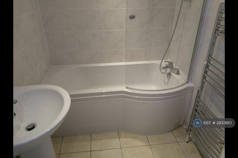 Room St Leonards Road in Southend-on-Sea