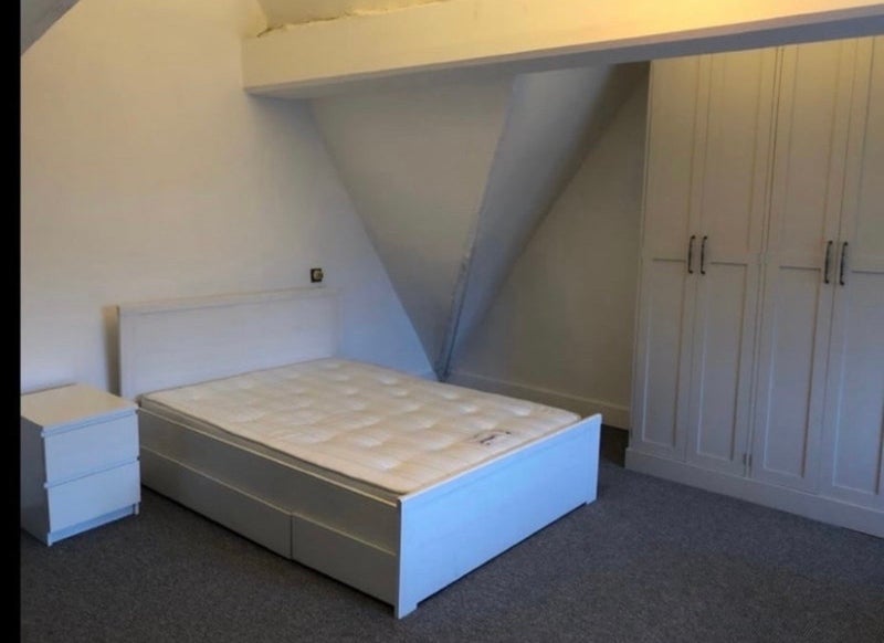 Room Bury Hill View in Bristol
