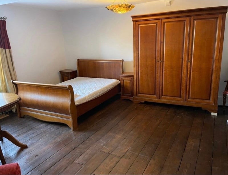 Room Bury Hill View in Bristol