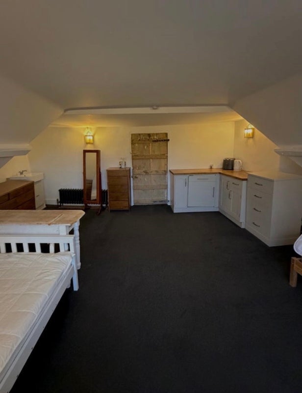 Room Bury Hill View in Bristol