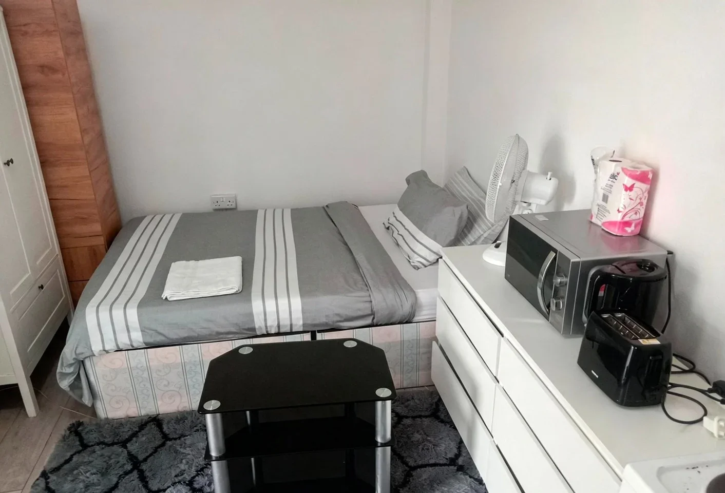 Flat Paget Road in Greater London