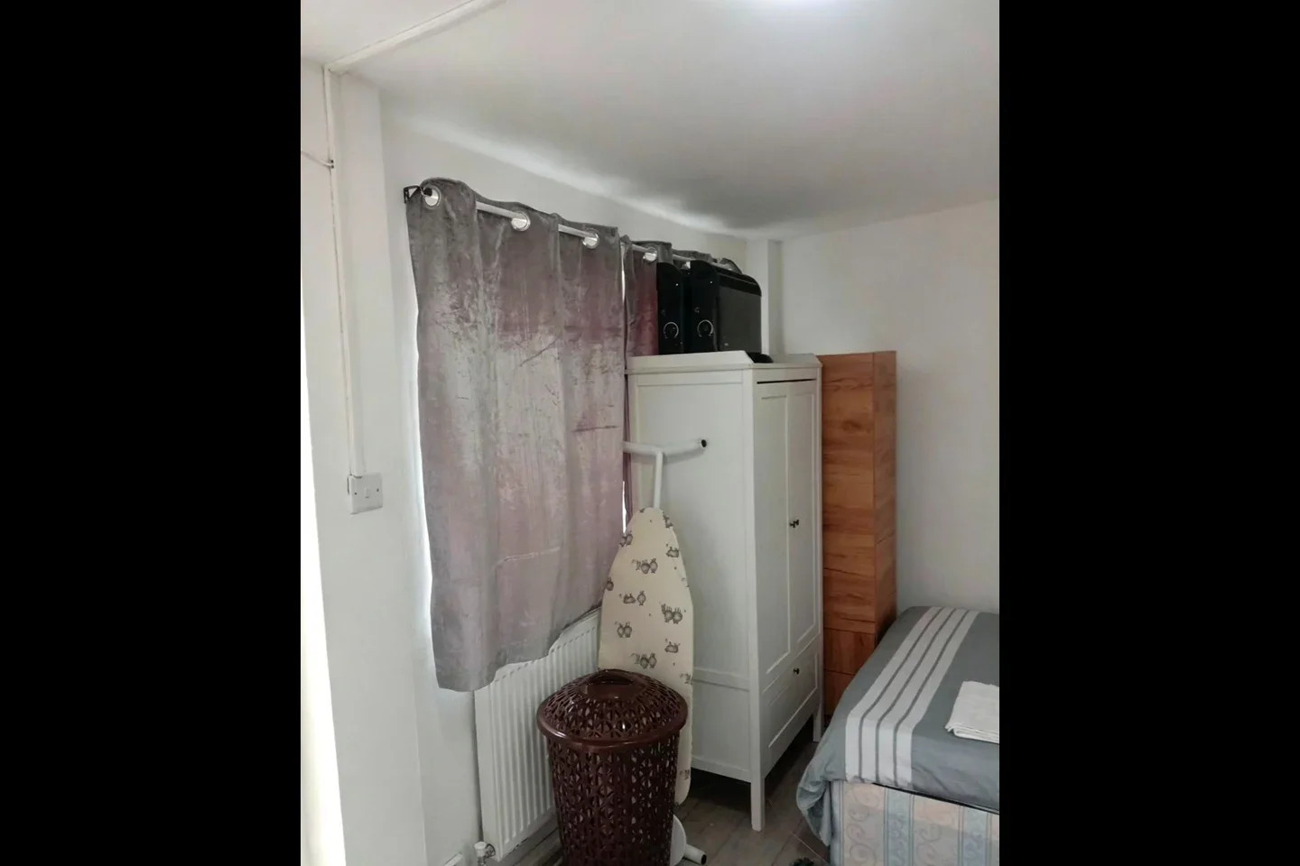 Flat Paget Road in Greater London