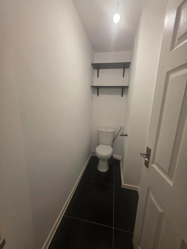 Flat Southern Grove in Greater London