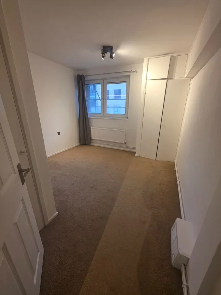 Flat Southern Grove in Greater London