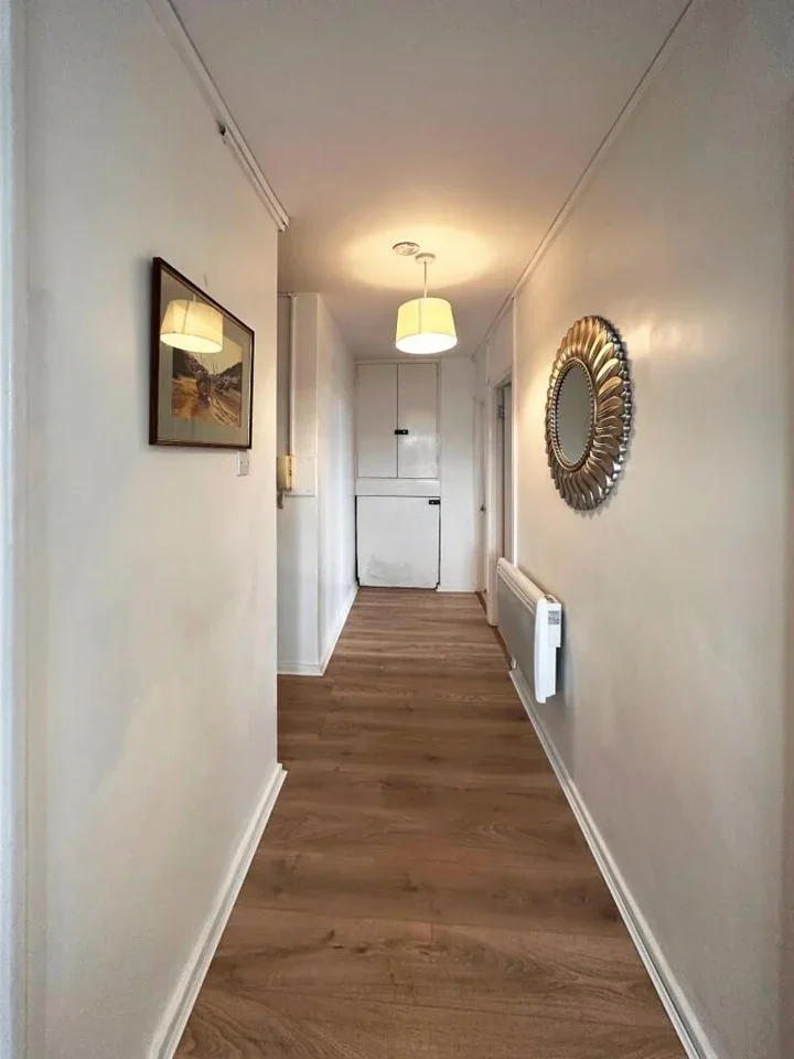 Room Grove Park Road in Greater London