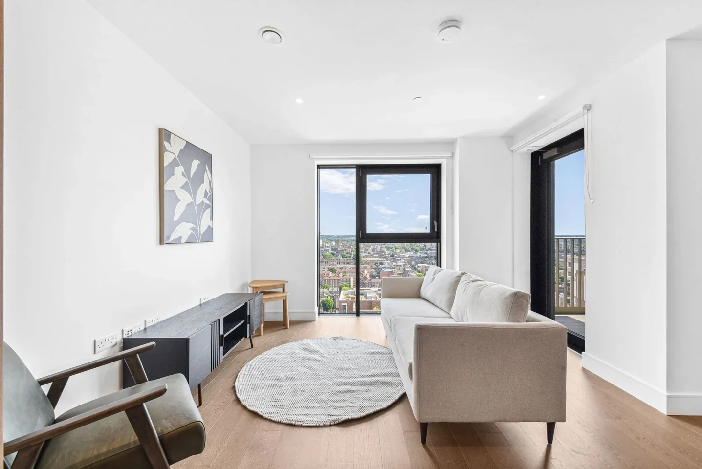 Flat Sayer Street in Greater London